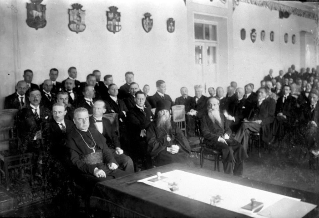 Rabbi Avraham Dov Kahana Shapira with Religious Leaders at the Opening of the Lithuanian Parliament in Kaunas