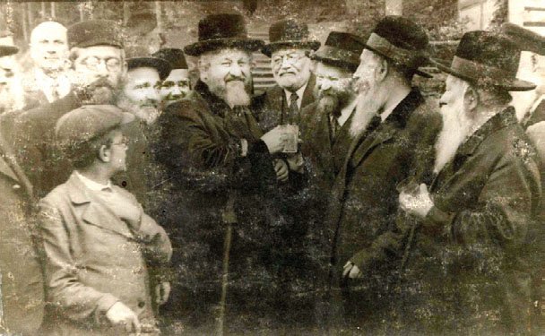 Rabbi Avraham Yaakov Friedman of Bayyan-Lemberg with Rabbis and Hasidim in the Resort City of Marinbad