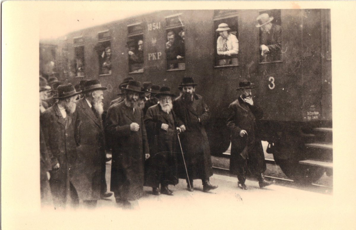 Rabbi Avraham Yehoshua Heshel of Mezhbuzh-Ternopil with his uncle Rabbi Yisrael Friedman of Husiatyn