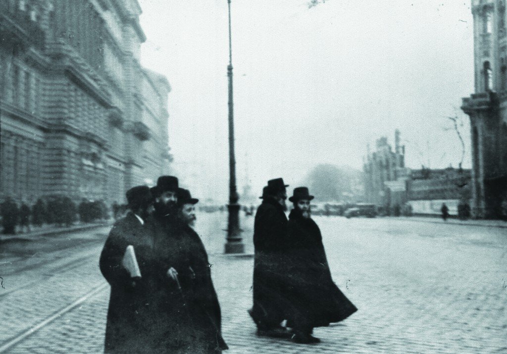 Rabbi Eliezer of Vizhnitz, Rabbi Avraham Yaakov of Sadigura, Rabbi Aharon Moshe Friedman from Mielnica and Rabbi Avraham Yehoshua Heshel of Kopyczynce on their way to the train station